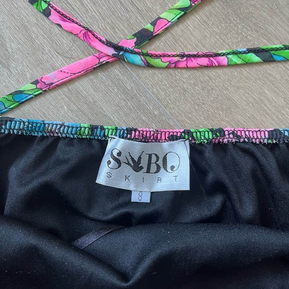 Sabo Skirt halter crop top - Picture 4 of 4